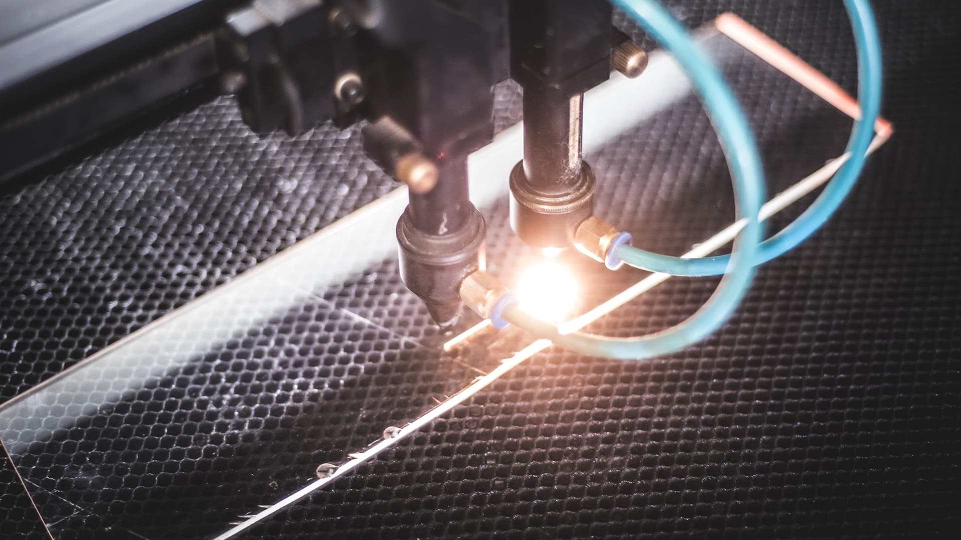 TIPOS-DE-ACRILICO-PARA-CORTES-Y-GRABADOS-LASER